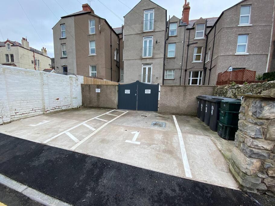 Central Llandudno, Private Parking Near To Beach, Pier & Shops Exterior photo